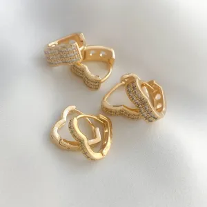 Brinco Argola Coração 2 Zirconias Médio Coleção Zurique Banho Ouro 18k Semijoia