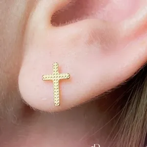 Brinco Cruz Trabalhada Banho Ouro 18k Semijoia