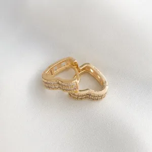 Brinco Argola Coração 2 Zirconias Médio Coleção Zurique Banho Ouro 18k Semijoia