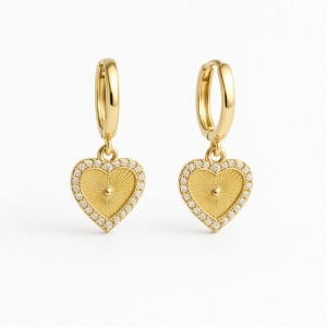 Brinco Argola de Coração Zirconias Lateralizadas Banho Ouro 18k Semijoia