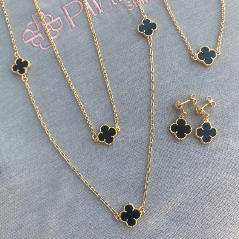 Brinco Trevo Preto Delicado Coleção Virginia Banho Ouro 18k Semijoia