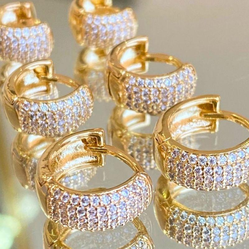 Brinco Argola Cravejada Grossa P Coleção Prime Banho Ouro 18k Semijoia