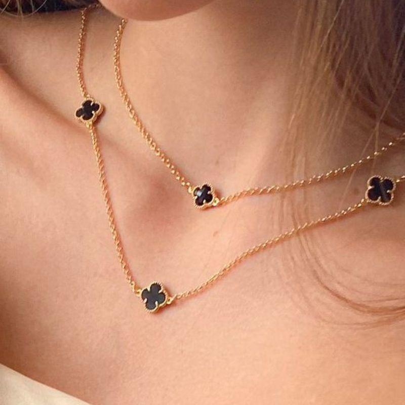 Colar Trevo Preto Delicado Essencial 35CM Banhado Em Ouro