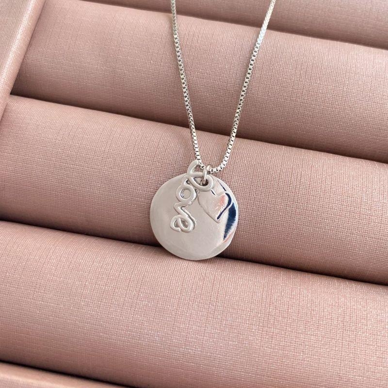Colar Longa Love Medalha E Coração Jardim Secreto 65CM Banhado Em Ródio