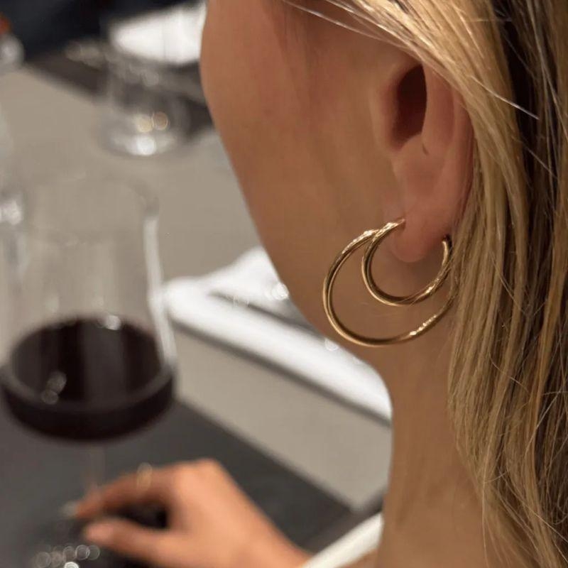 Brinco Argola Tubo Pequena Coleção Wine Banho Ouro 18k