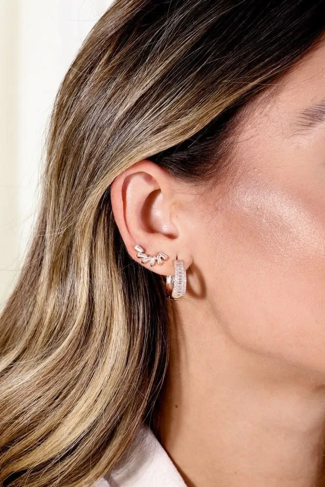 Brinco Ear Cuff com Zirconia Baguete Banho Ouro 18k Semijoia