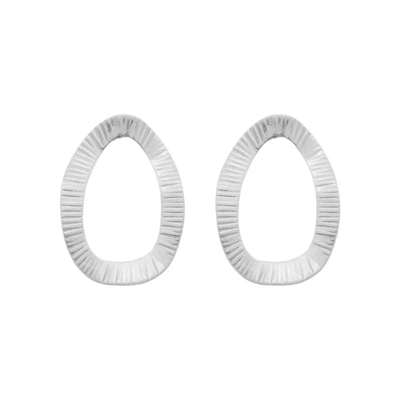 Brinco Oval Detalhado Banhado Banho Ouro 18k Semijoia