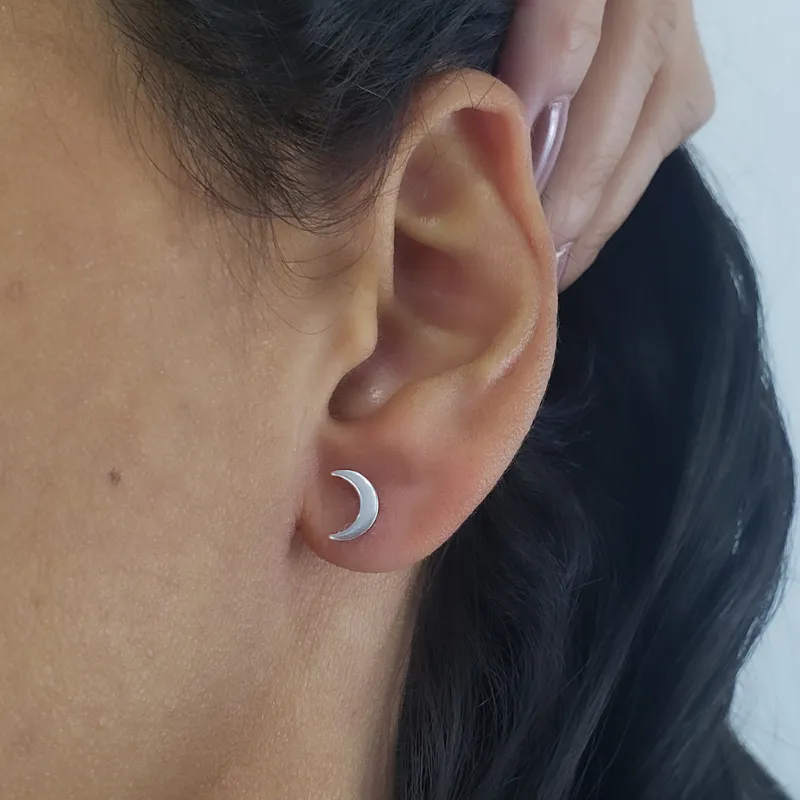Brinco Lua Lisa Pequeno Pequeno Banho Ouro 18k Semijoia