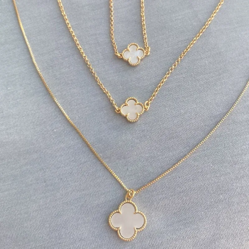 Colar Trevo Madre Pérola Delicado Essencial 35CM Banhado Em Ouro