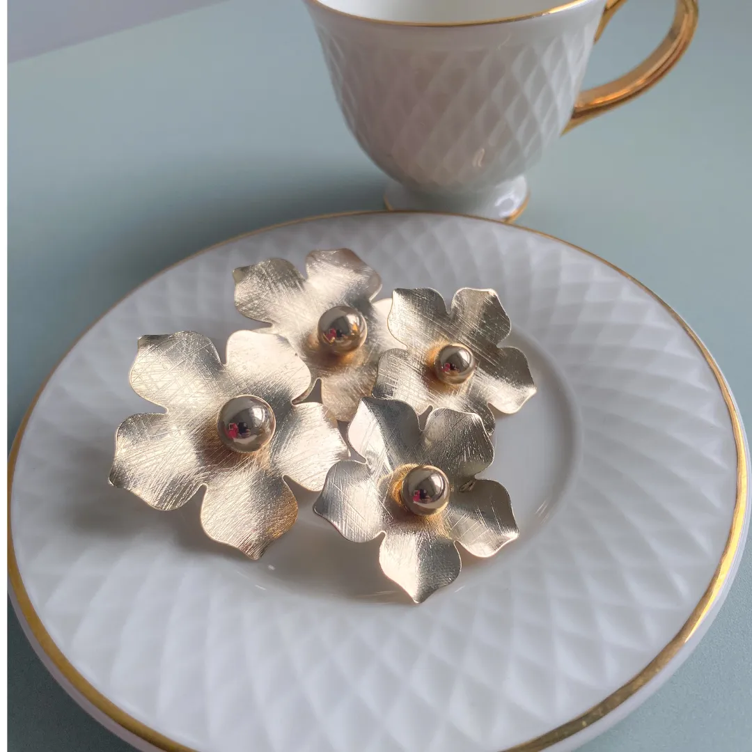 Brinco Flor Grande Coleção Paris Banho Ouro 18k Semijoia