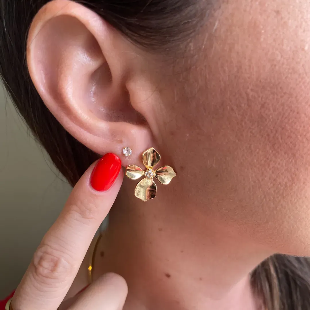 Brinco Flor com Zirconias Coleção Paris Banho Ouro 18k Semijoia