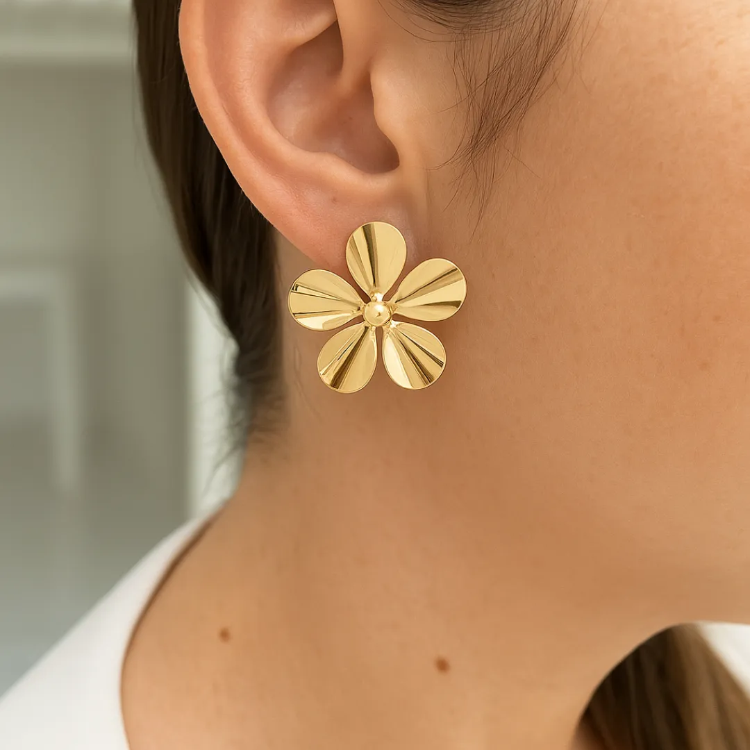Brinco Flor Liso Grande Banho Ouro 18k Semijoia
