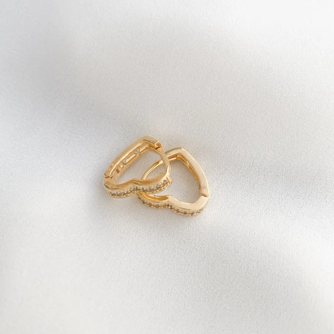 Brinco Argola Coração 1 Zirconia Pequeno Coleção Zurique Banho Ouro 18k Semijoia