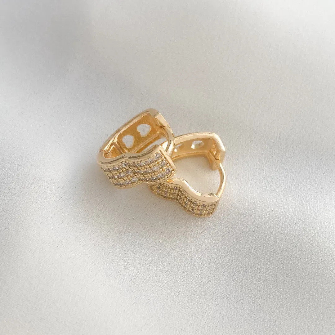 Brinco Argola Coração 3 Zirconias Grande Coleção Zurique Banho Ouro 18k Semijoia