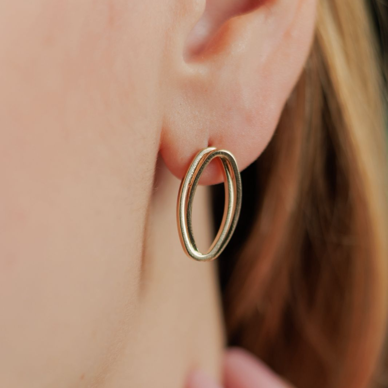 Brinco Minimalista Oval Coleção Wine Banho Ouro 18k