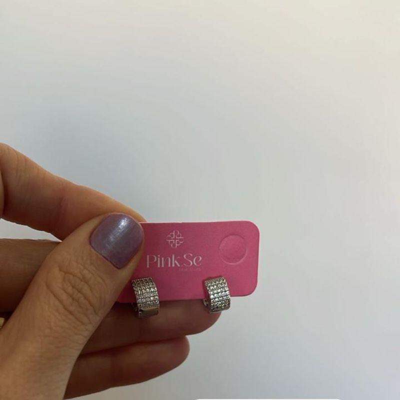 Brinco Argola Larga Cravejado Pequena Banho Ródio Branco Semijoia