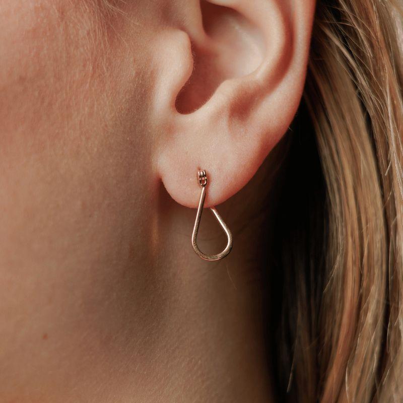 Brinco Gota Minimalista Coleção Wine Banho Ouro 18k Semijoia