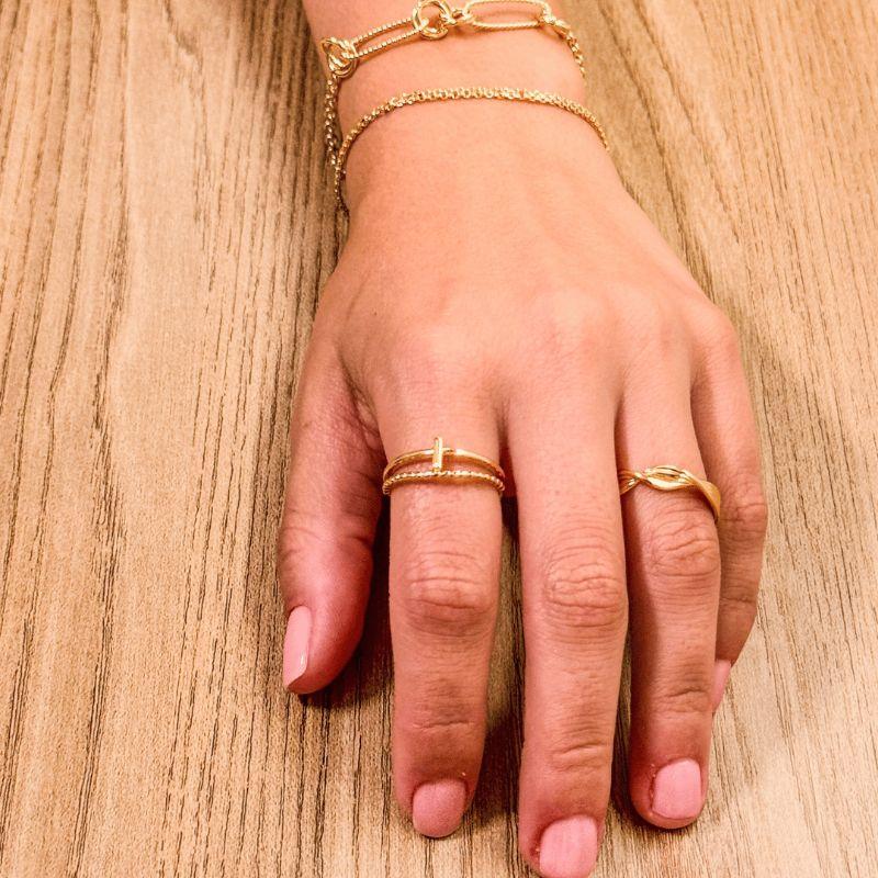 Anel Torcido Liso Aura Banhado Em Ouro 18k